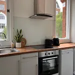 Bright Chiswick Apartment - Great Location